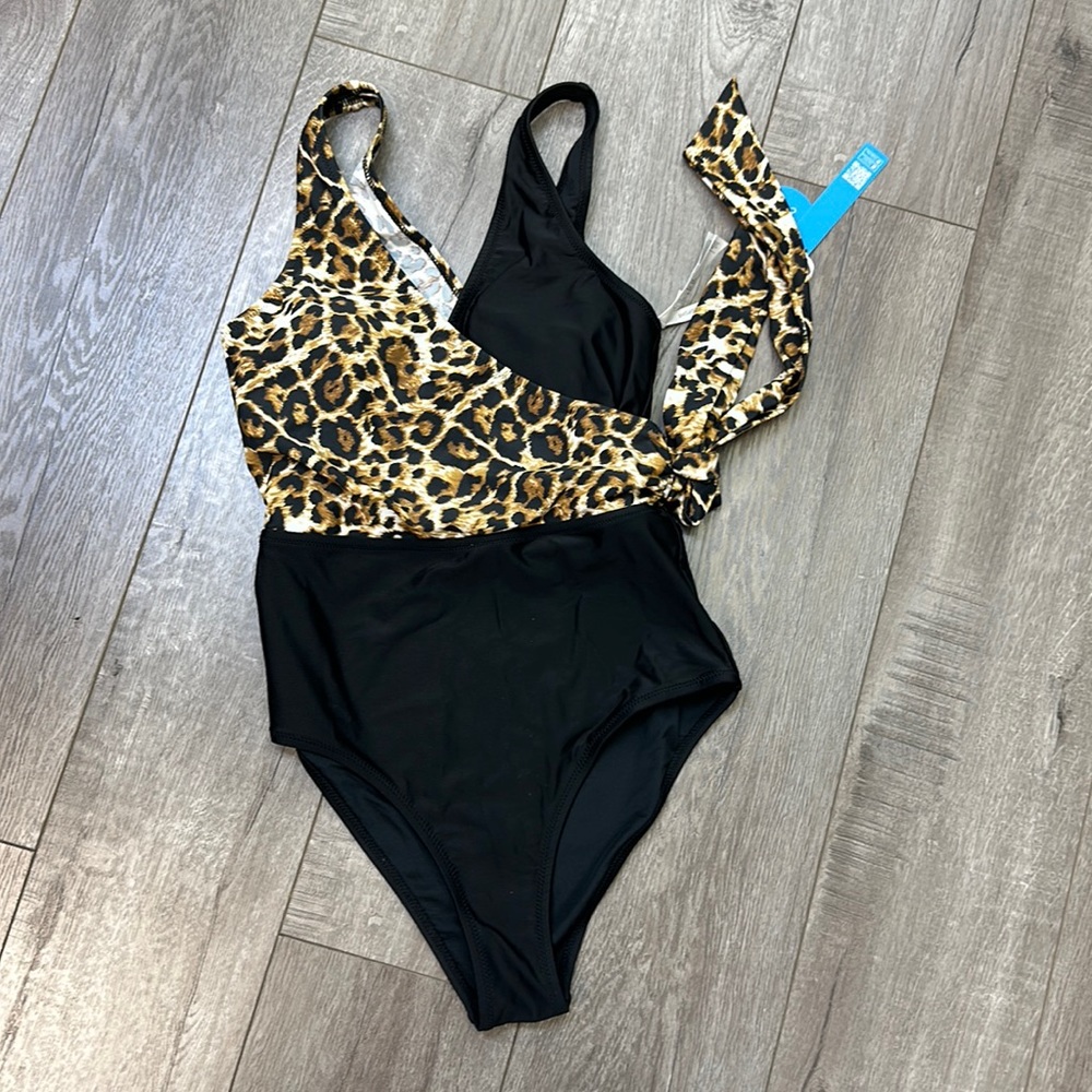 Cupshe animal print one piece swimsuit size small new with tags tie up side cute